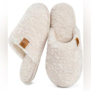NWT Fuzzy Slip-on Slippers Warm Cozy Soft Lightweight Memory Foam